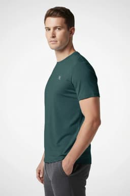 Men in Körperpflege Bistro Green Heathe Ultra Lux Performance Tee Side View Men in Körperpflege Bistro Green Heathe Ultra Lux Performance Tee Side View