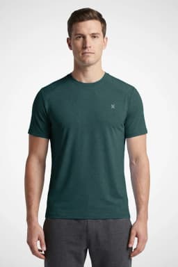 Men in Körperpflege Bistro Green Heathe Ultra Lux Performance Tee Front View Men in Körperpflege Bistro Green Heathe Ultra Lux Performance Tee Front View