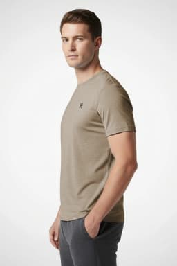 Men in Körperpflege Chinchilla Heather Ultra Lux Performance Tee Side View Men in Körperpflege Chinchilla Heather Ultra Lux Performance Tee Side View